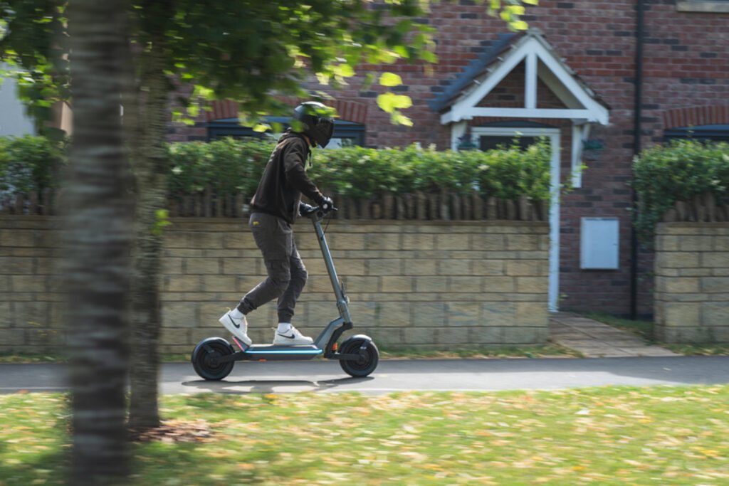 Descubra como escolher o patinete elétrico rápido ideal: guia técnico completo - Imagem do artigo original
